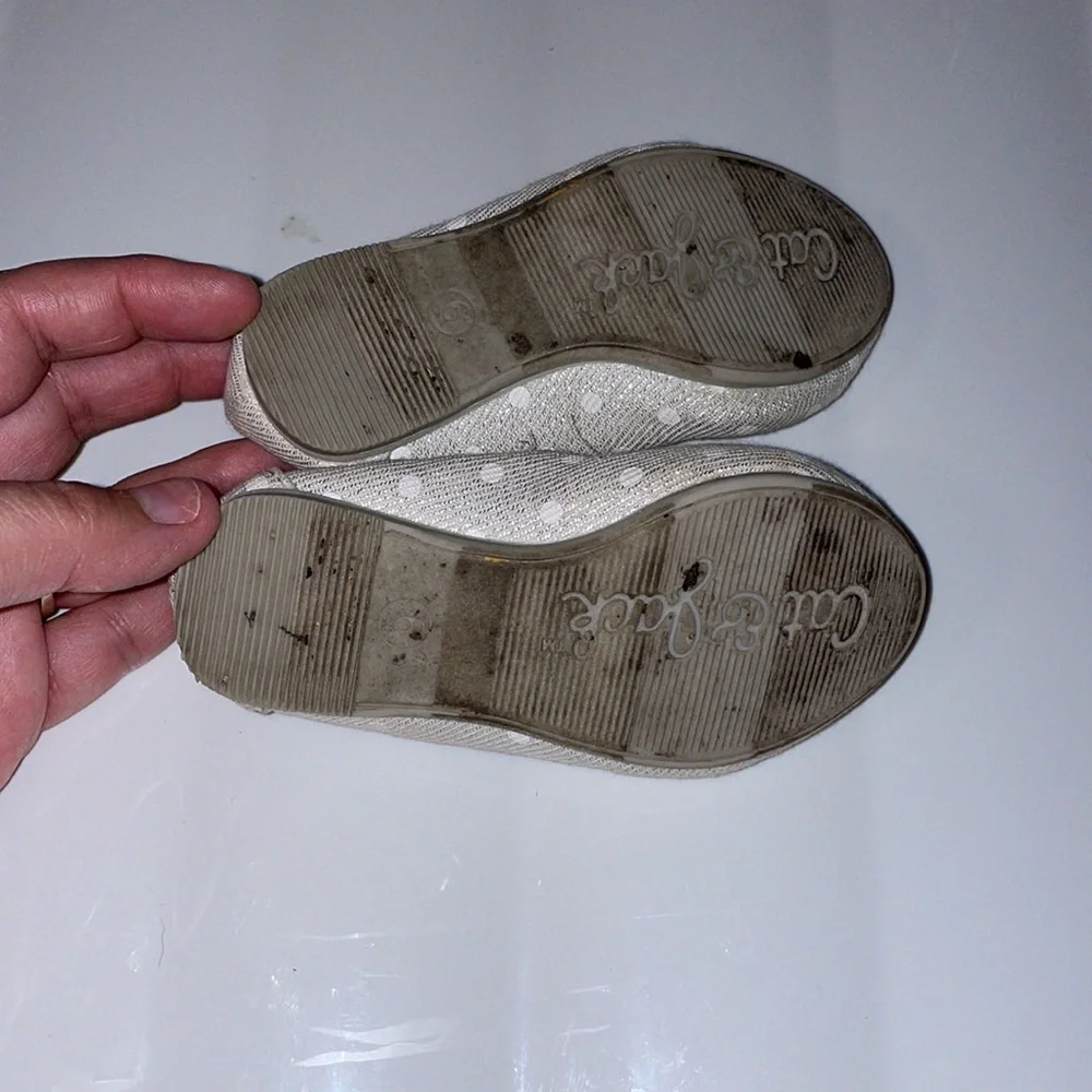 Cat and jack size 6 silver with white polkadots dress shoes